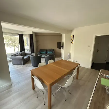 3 Bedroom Nearby The Sea Ostende